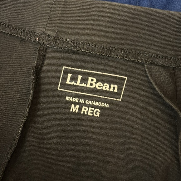 L.L. Bean Black stretch pants, medium, straight leg, front pockets - Picture 5 of 6